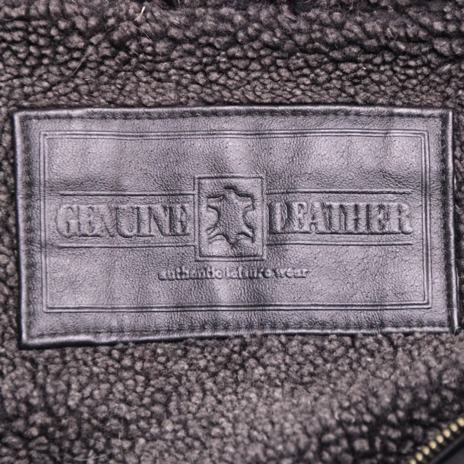 Чёрная кожаная куртка Genuine Leather с тёплой подкладкой, размер 62 (4XL)