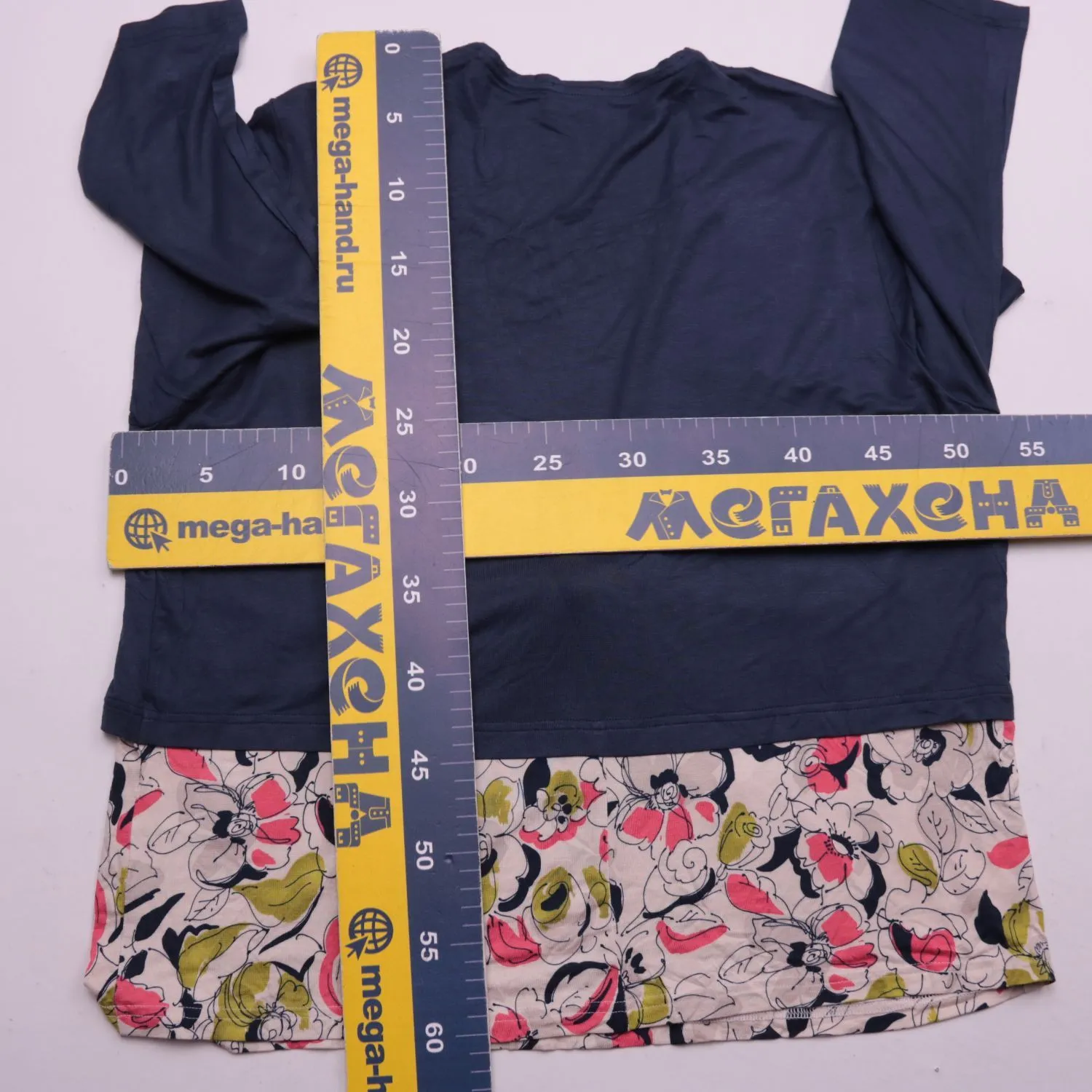 Женский синий лонгслив с цветочной вставкой, размер 44 (S/M)
