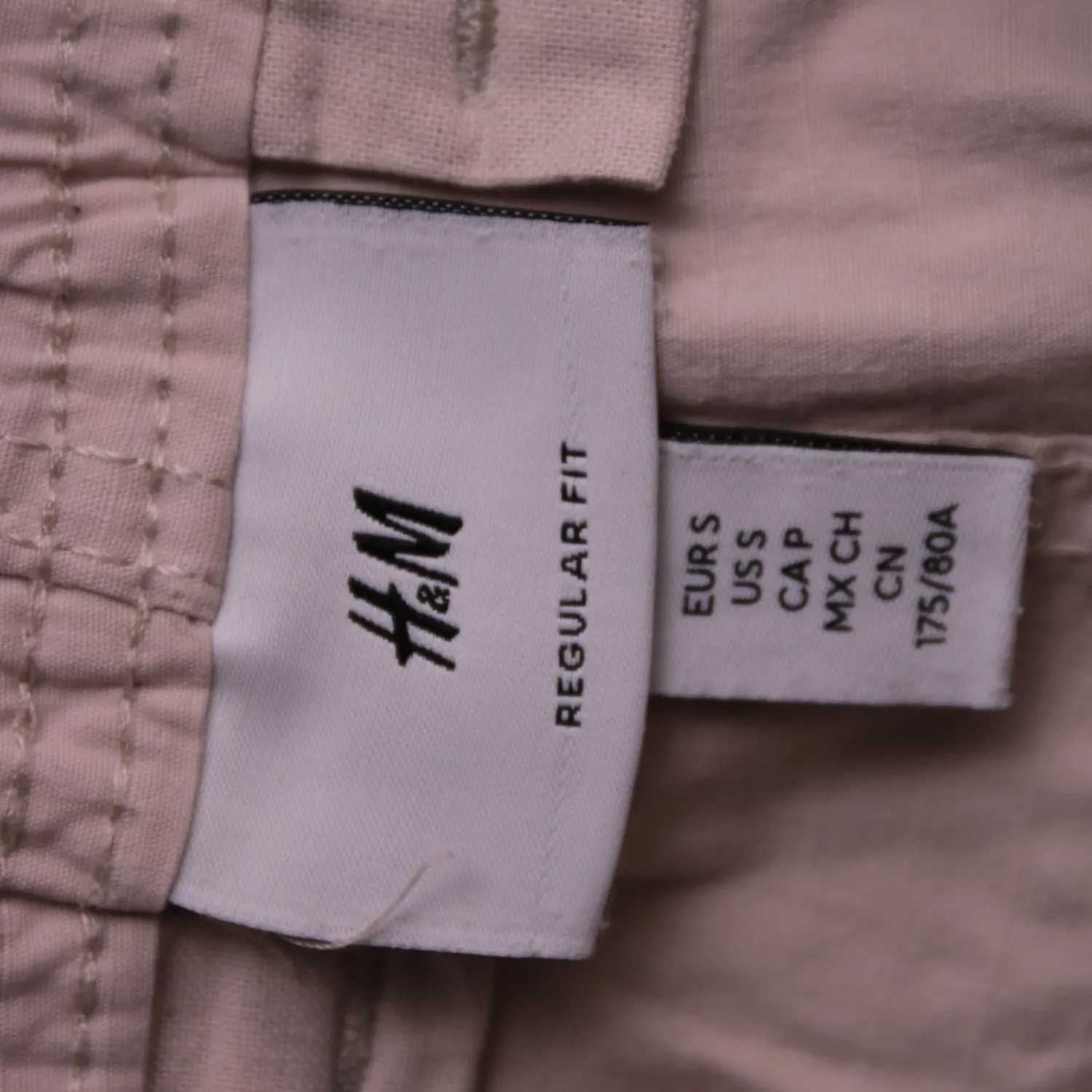 Бежевые брюки карго H&M с накладными карманами, размер 48 (M)